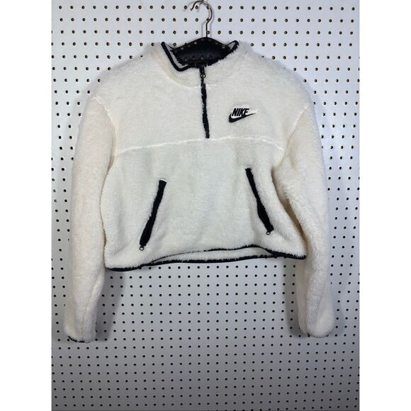 Nike woman’s Sherpa crop top size M - Picture 1 of 6